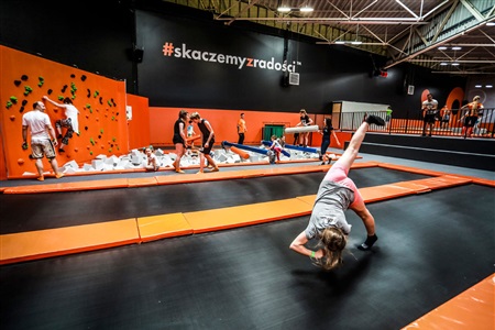 Zajęcia w parku trampolin